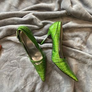 Splash Vegan Alligator Green pointed heel, sooo cute!! Size 8!